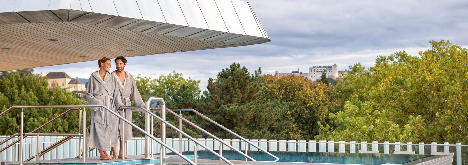 Infinitypool mit Ausblick über Salzburg | © Paracelsus Bad & Kurhaus / Ch.Wöckinger
